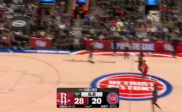 开云中国网站-史密斯中圈超远三分不中,火箭首节28-20领先活塞